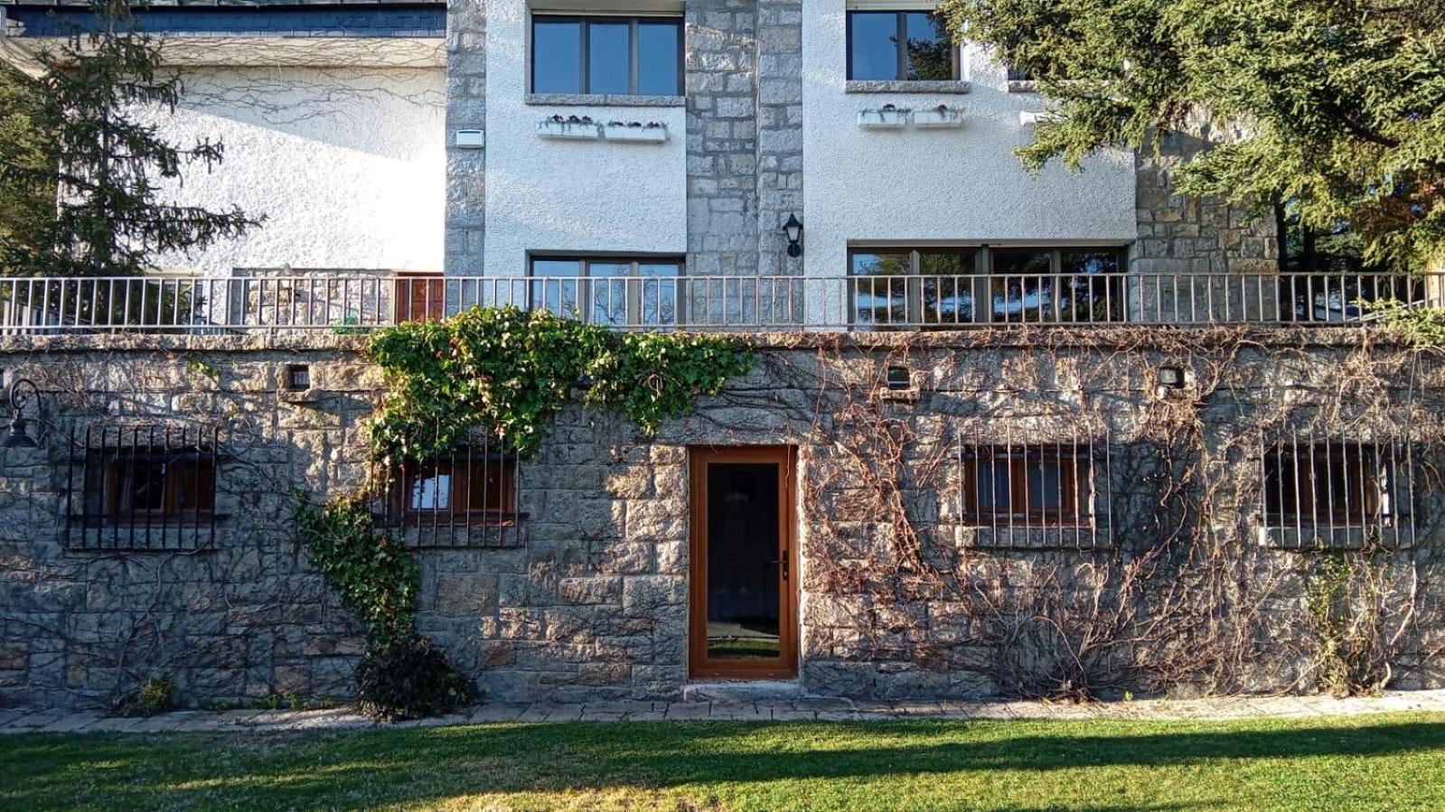 Gran Chalet Con Piscina Y Apartamento En Navacerrada 빌라 외부 사진